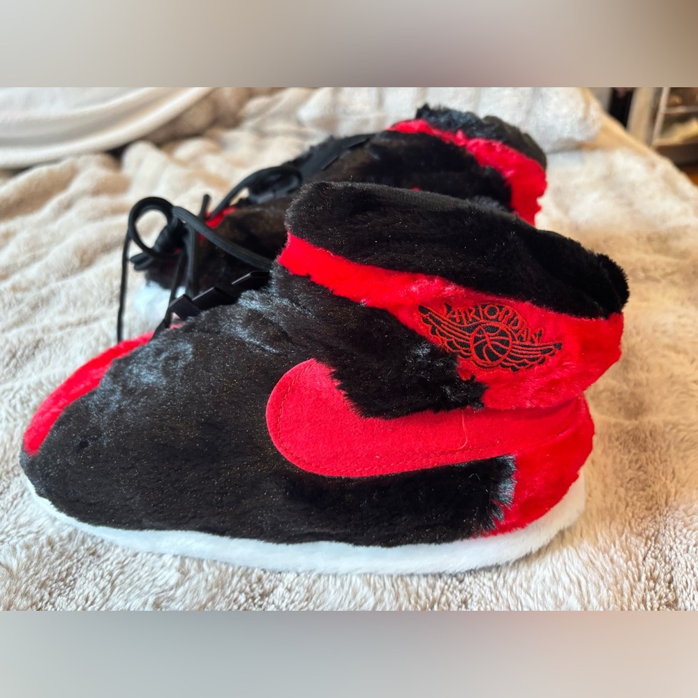 Lola and the boys Nike Jordan slippers brand new